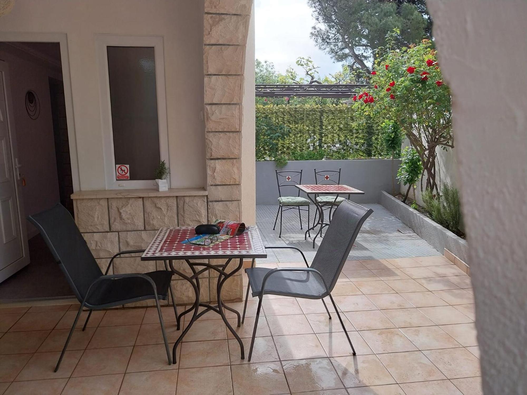 Apartma 4 *